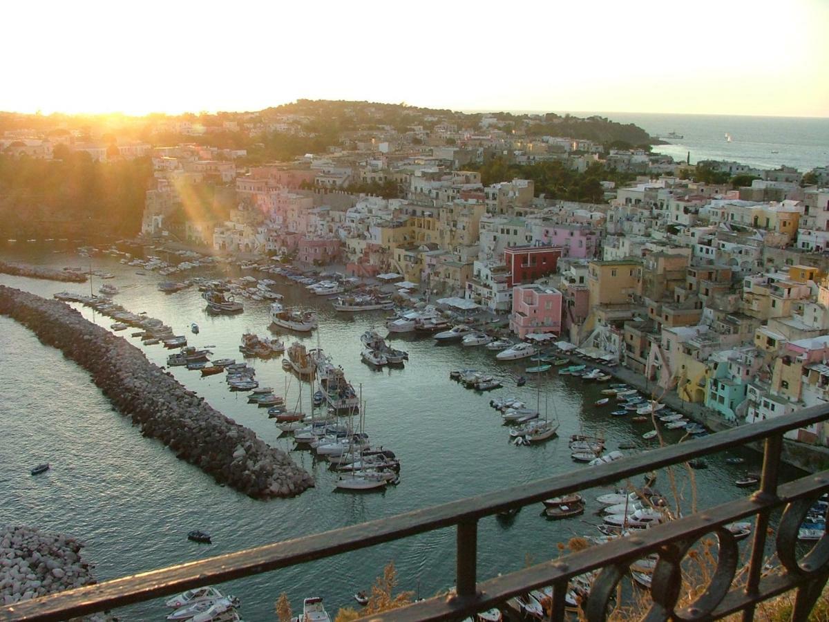 Villa Casa Geltrude Al Porto Procida Esterno foto