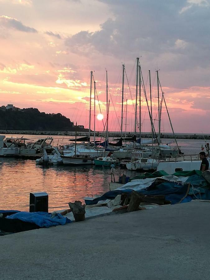 Villa Casa Geltrude Al Porto Procida Esterno foto