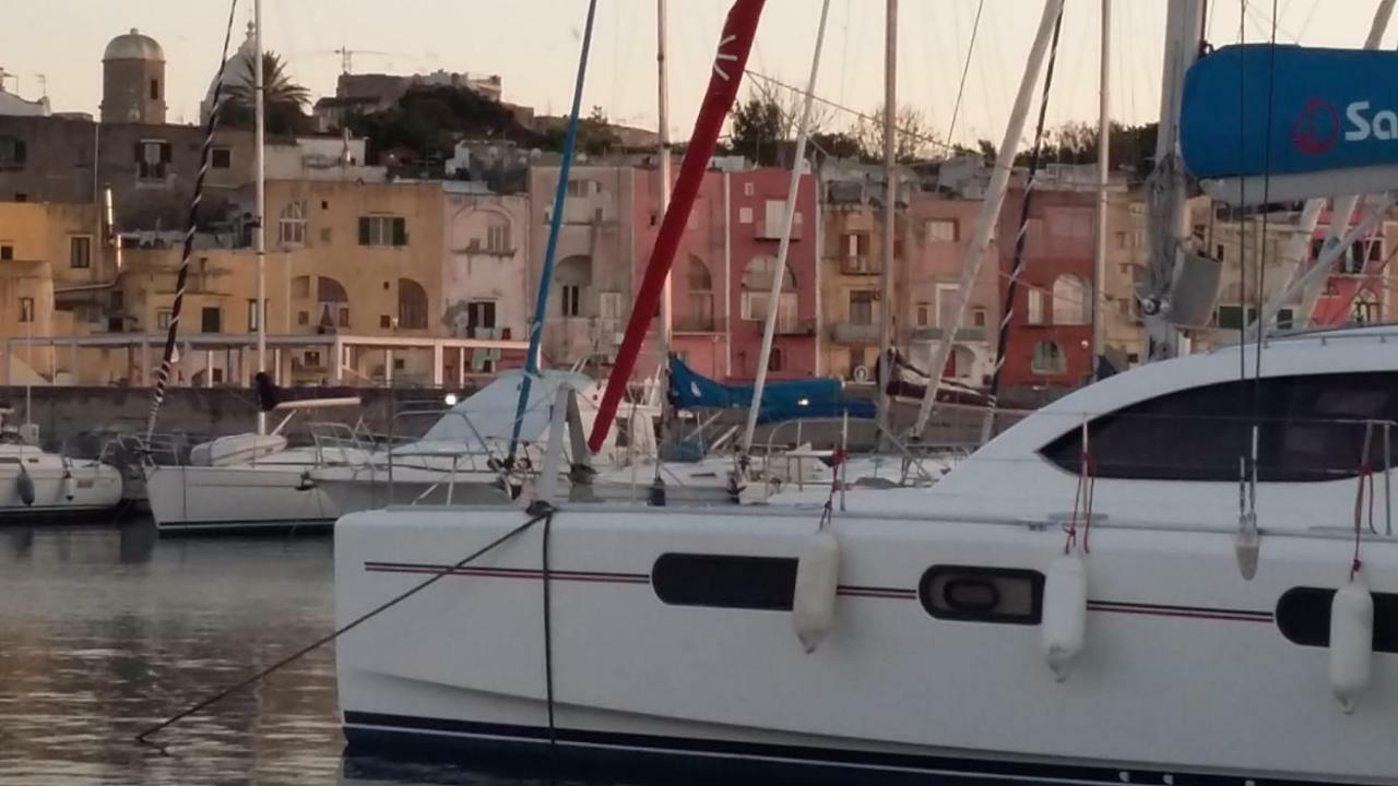 Villa Casa Geltrude Al Porto Procida Esterno foto